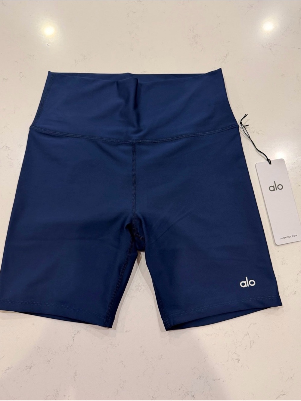 Alo Yoga 5" Airlift Energy Short Navy Color Size Large NWT